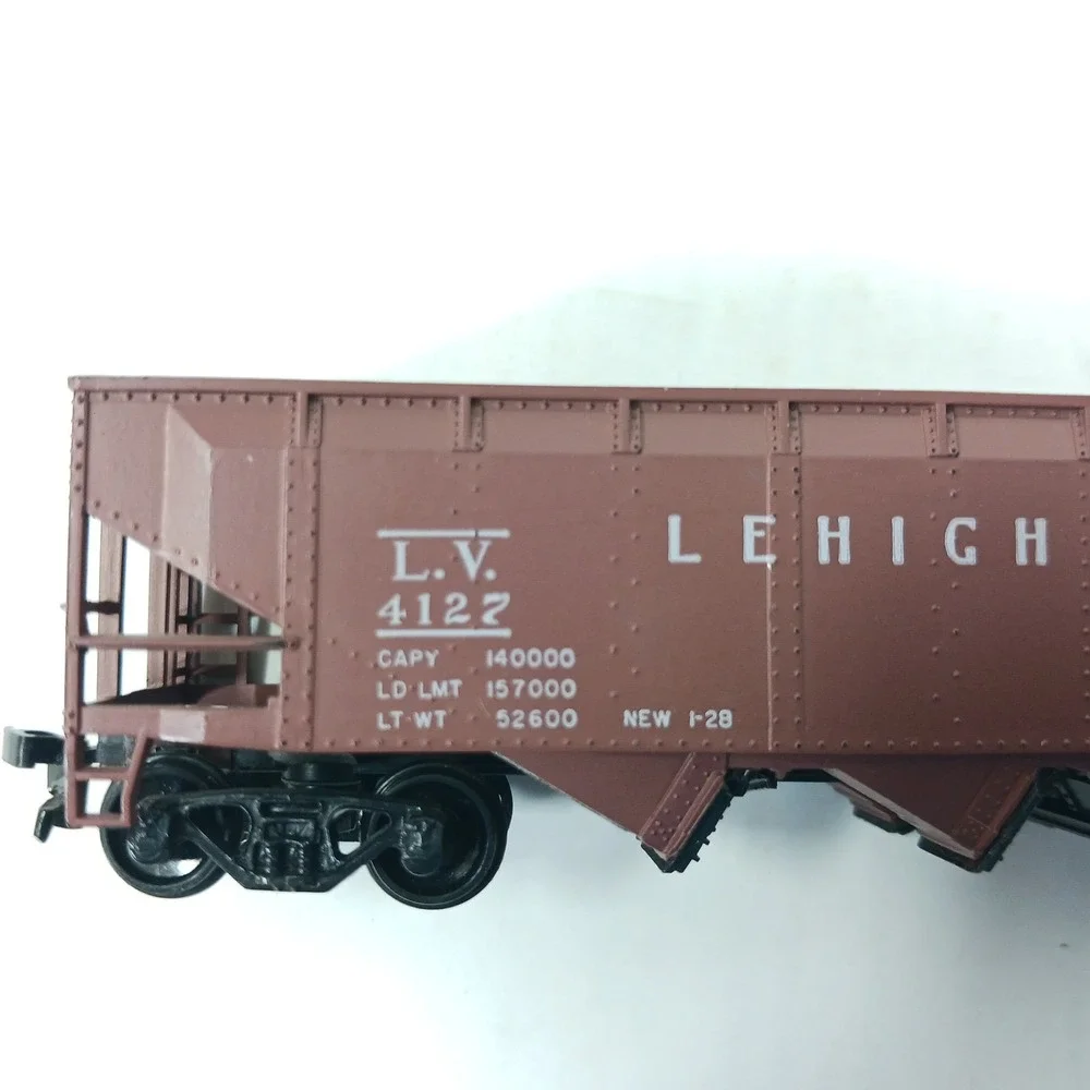 Lehigh Valley LV 4127 HO Scale Triple Hopper Rail Car Brown Vintage Style